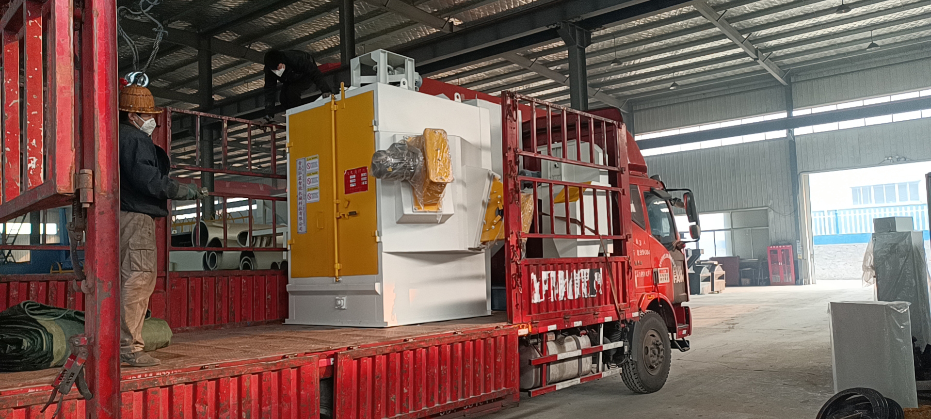 吊鉤式拋丸機(jī) 發(fā)貨(4).jpg 吊鉤式拋丸機(jī) 發(fā)貨(4).jpg